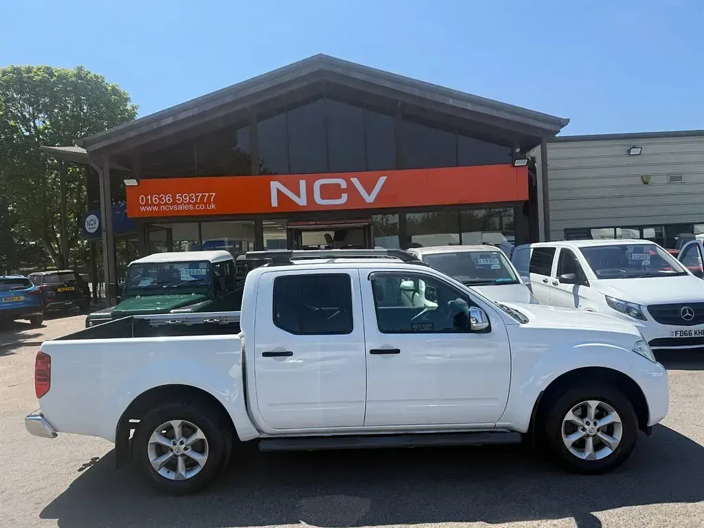 Used Nissan Navara Tekna 2014 White Pickup