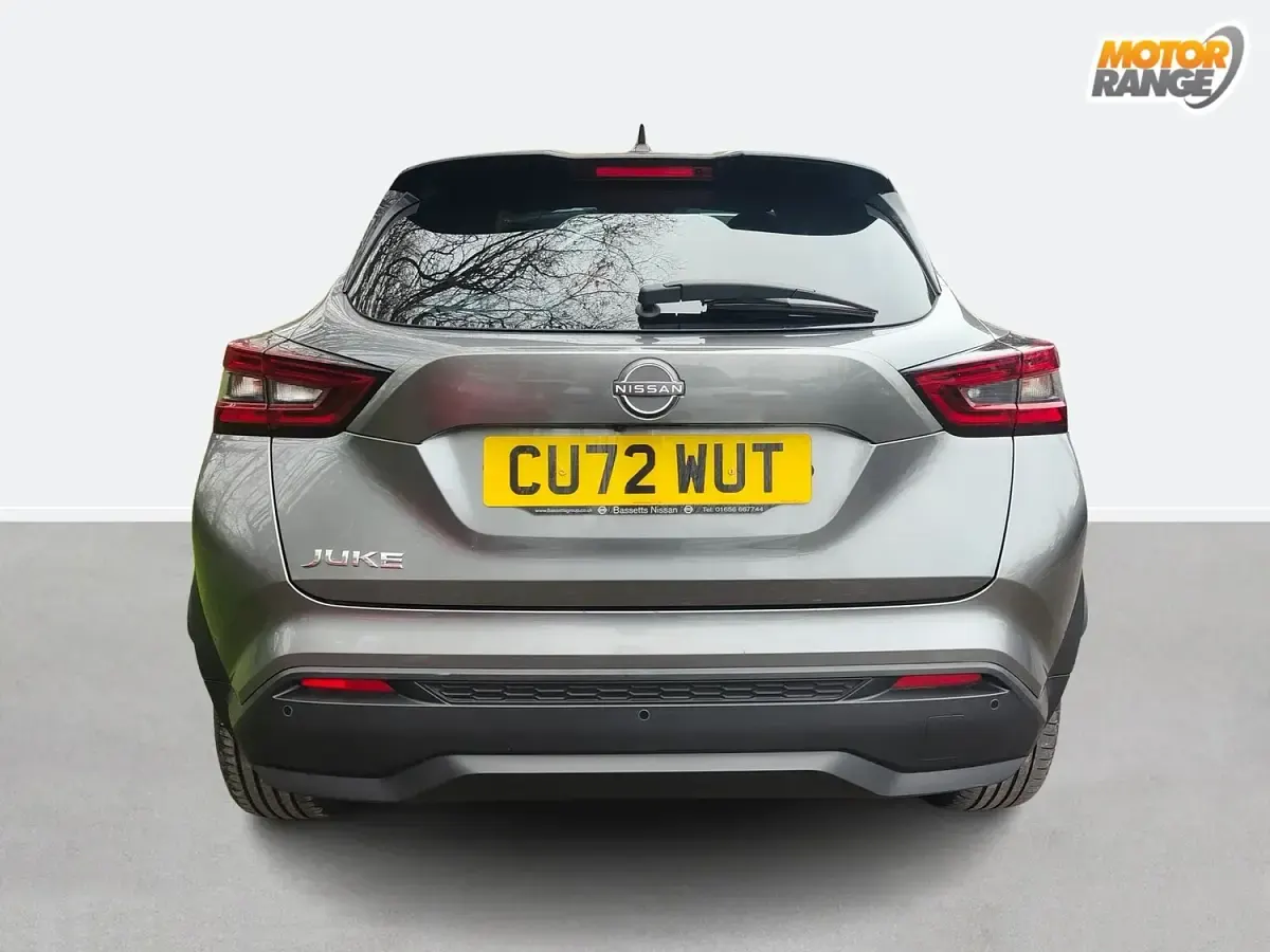 Usado Nissan Juke N-Connecta 114 CV (83 kW) 2022 Gris SUV