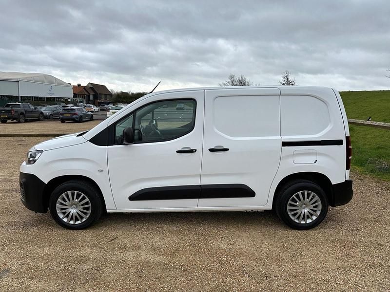 Used Citroën Berlingo 75 HP (55 kW) 2019 White MPV