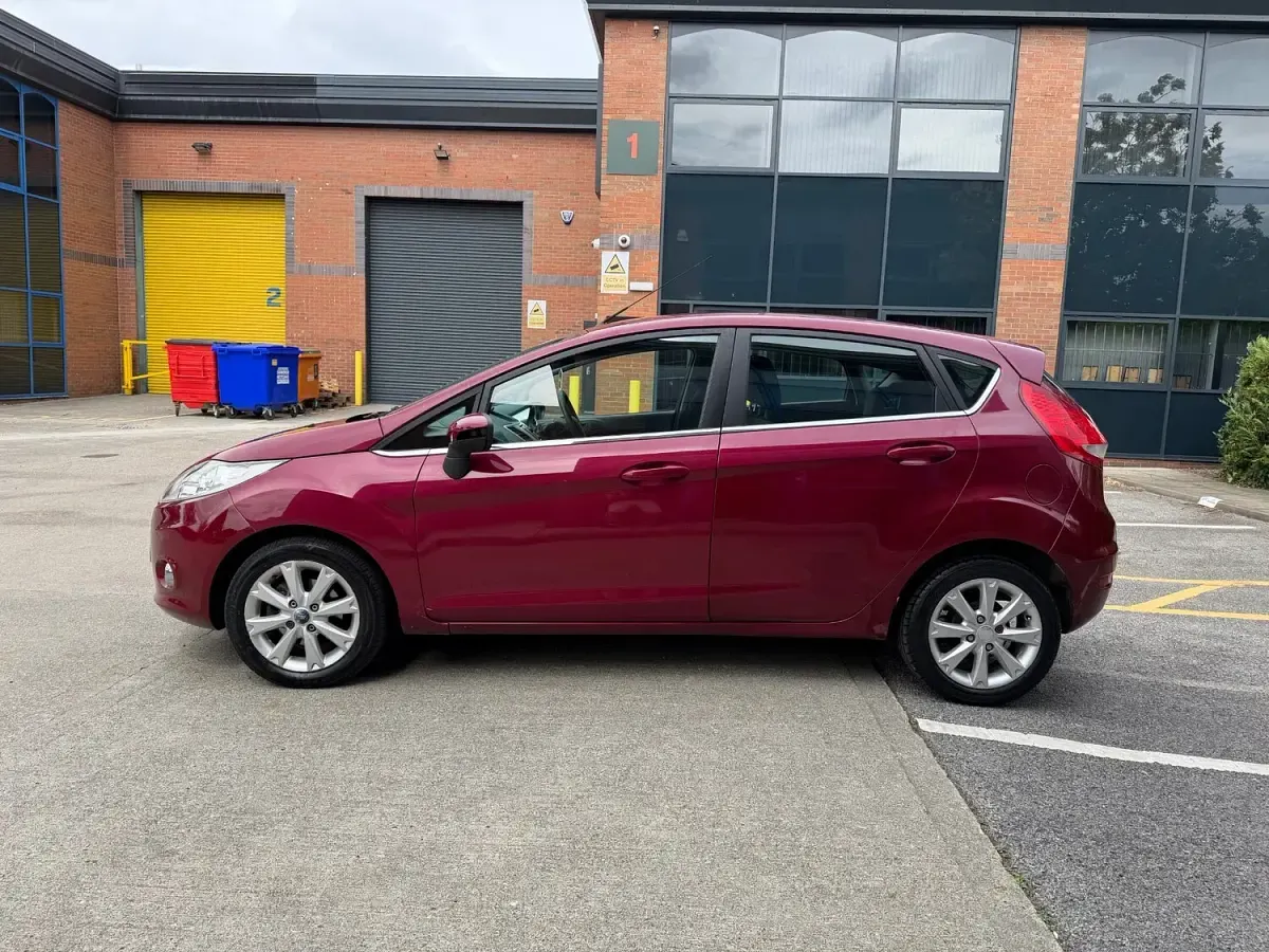 Used Ford Fiesta Zetec 82 HP (60 kW) 2009 Red Hatchback