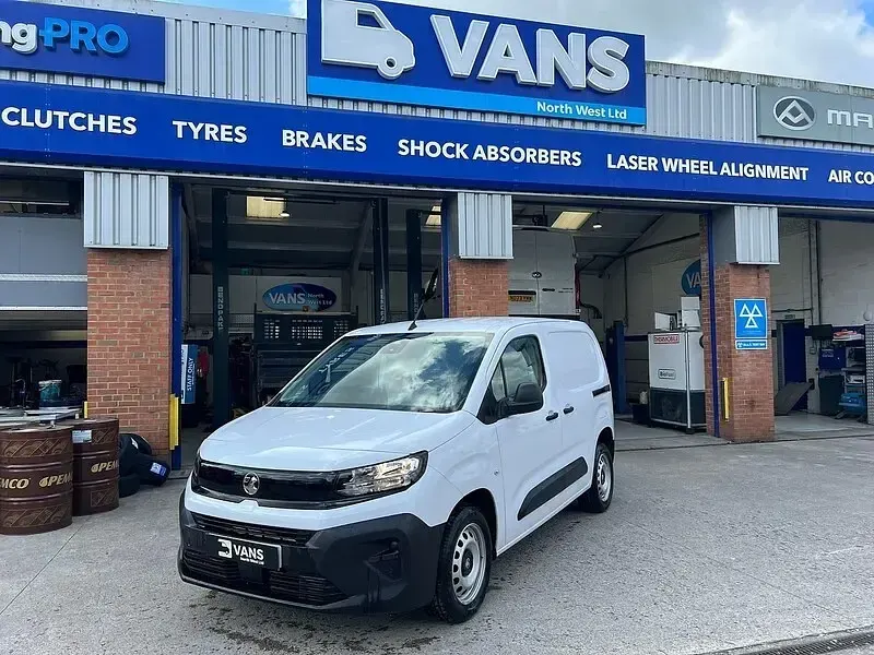 Used Vauxhall Combo 101 HP (74 kW) 2024 White MPV