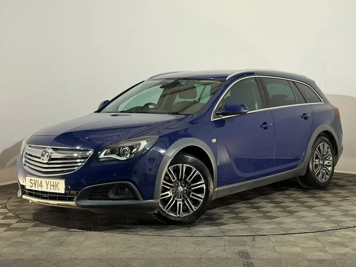 Used Vauxhall Insignia 192 HP (141 kW) 2014 Blue Estate