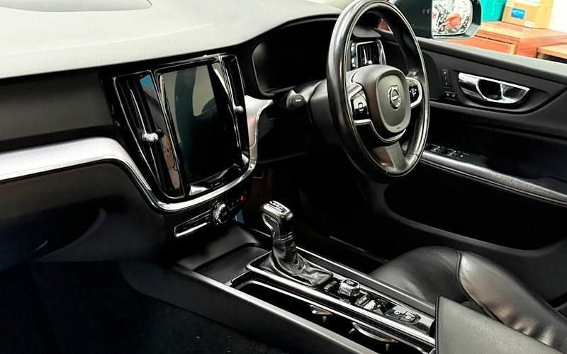 Used Volvo V60 Momentum 190 HP (139 kW) 2019 Grey Estate