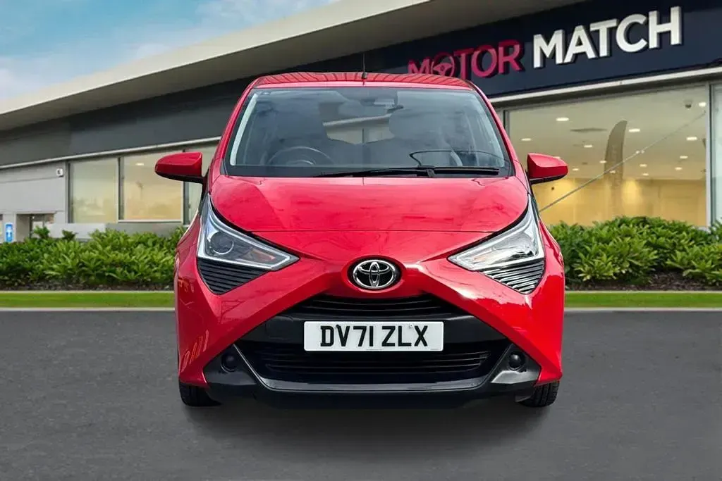 Used Toyota Aygo X-play 72 HP (52 kW) 2021 Red Hatchback