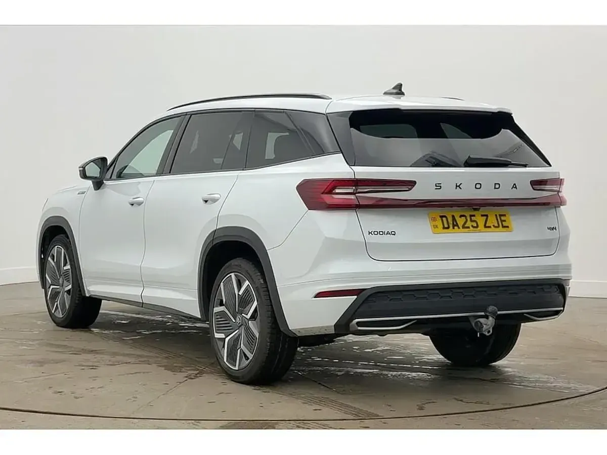 Used Skoda Kodiaq SportLine 190 HP (139 kW) 2025 Moon white metallic SUV