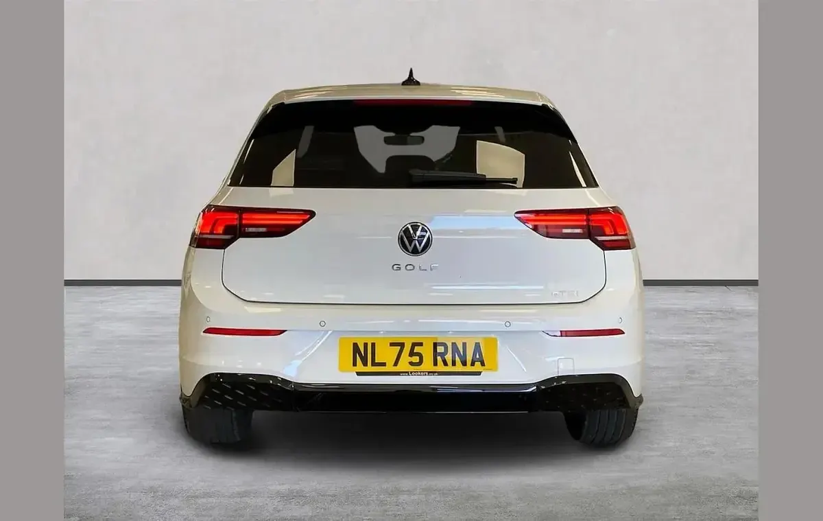 Used VW Golf VIII R-line 147 HP (108 kW) 2025 White Hatchback