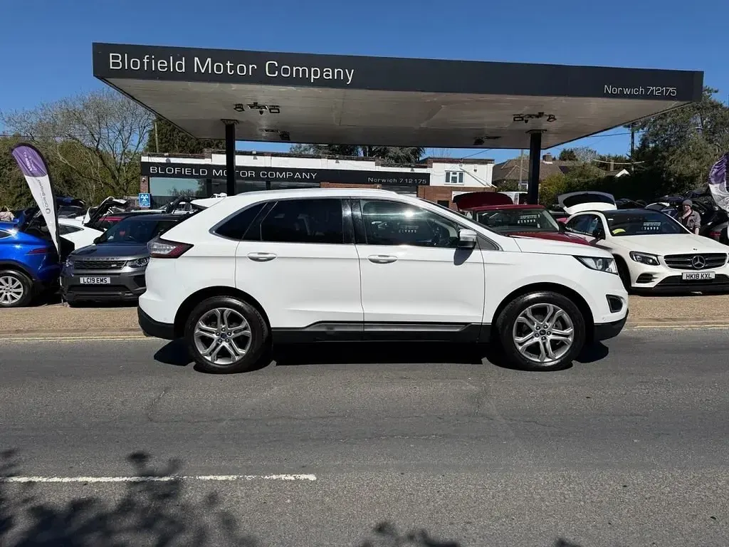 Begagnad Ford Edge Titanium 210 HK (154 kW) 2017 Vit SUV