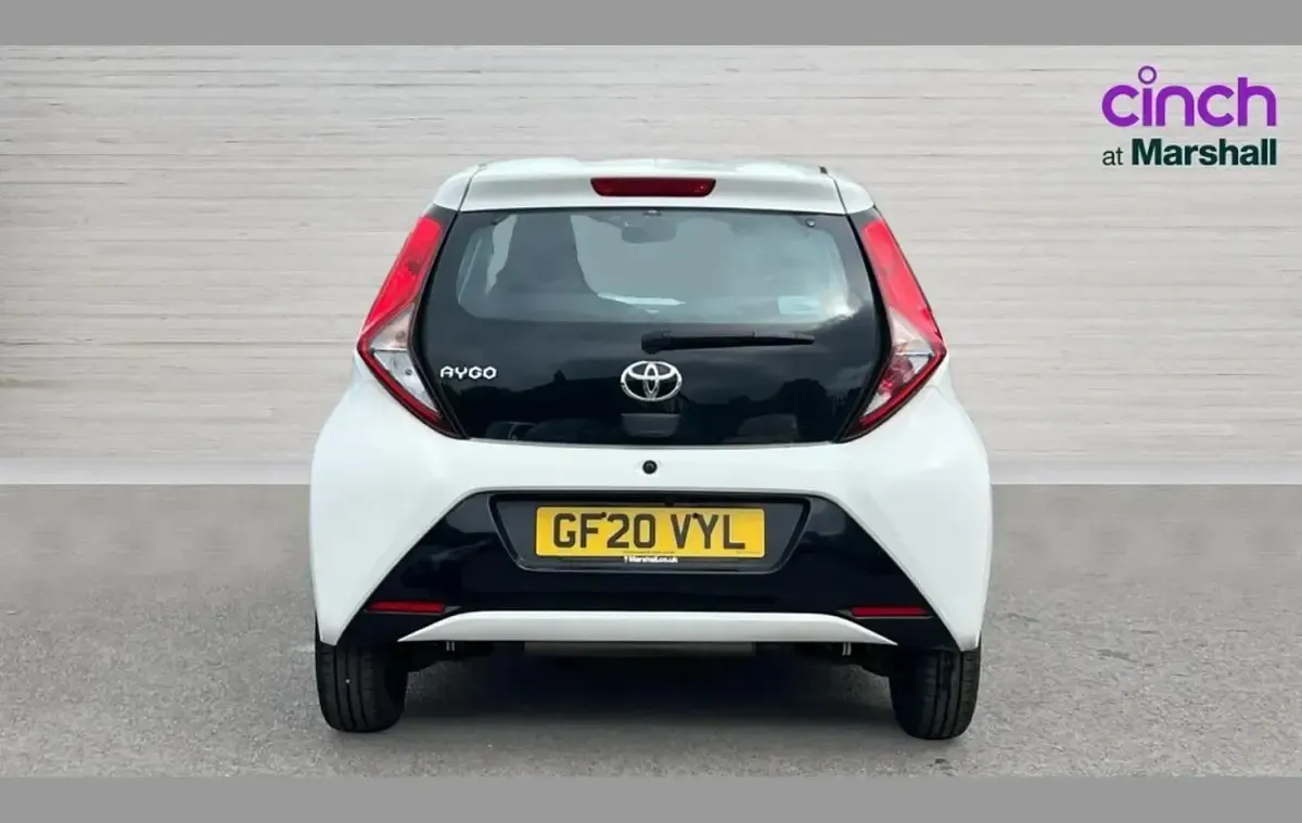 Gebraucht Toyota Aygo X-play 72 PS (52 kW) 2020 Weiß Kleinwagen