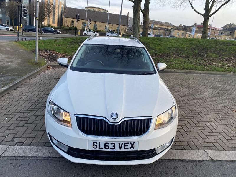 Used Skoda Octavia Elegance 2013 White Estate