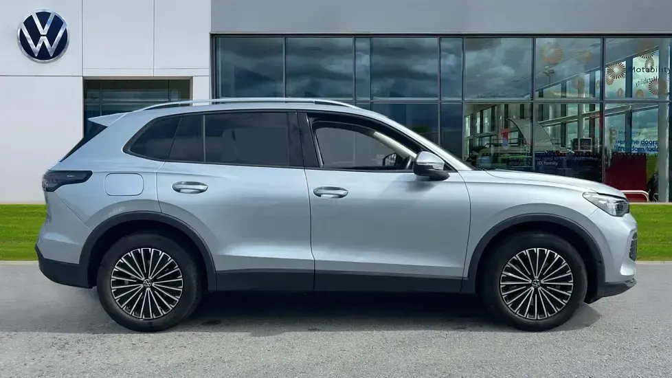 Used VW Tiguan Match 150 HP (110 kW) 2024 Silver SUV