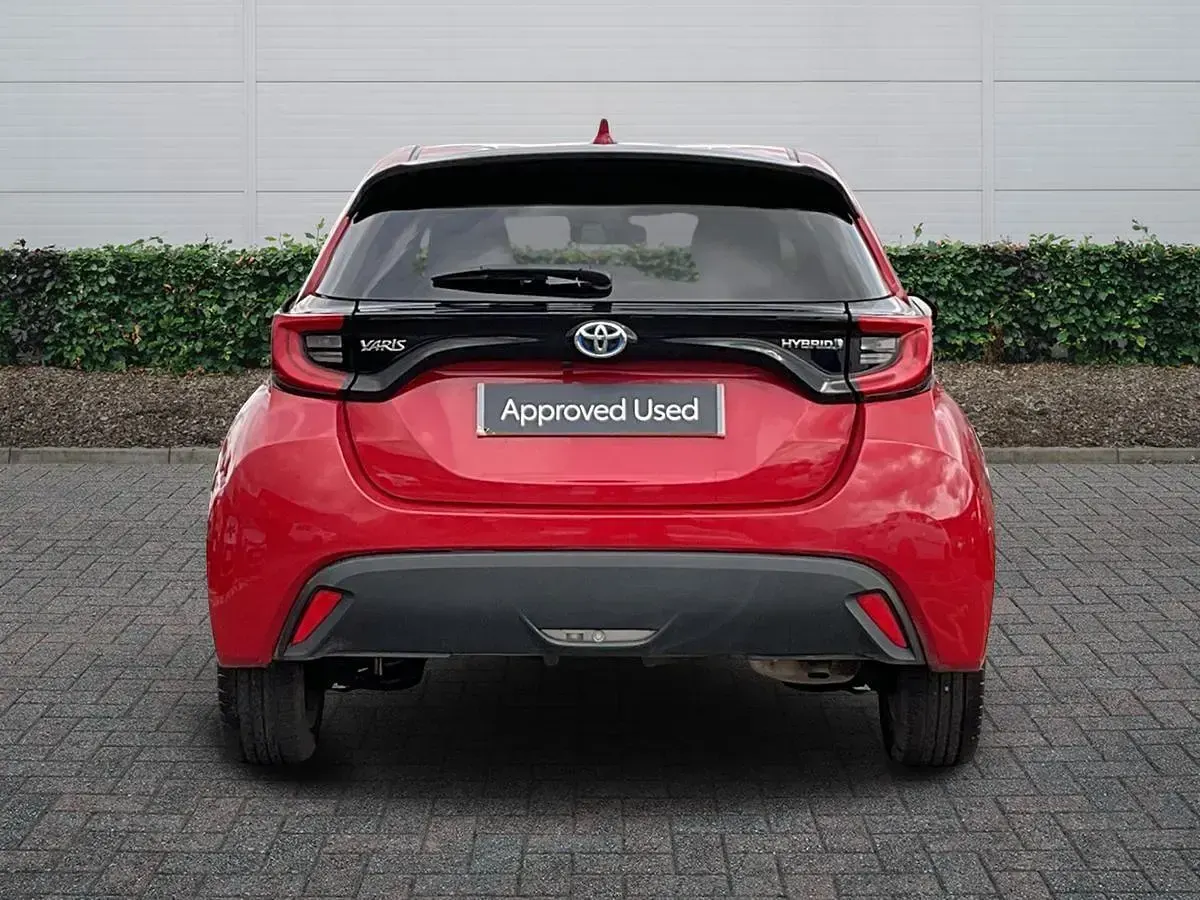 Used Toyota Yaris Design 116 HP (85 kW) 2024 Red Hatchback