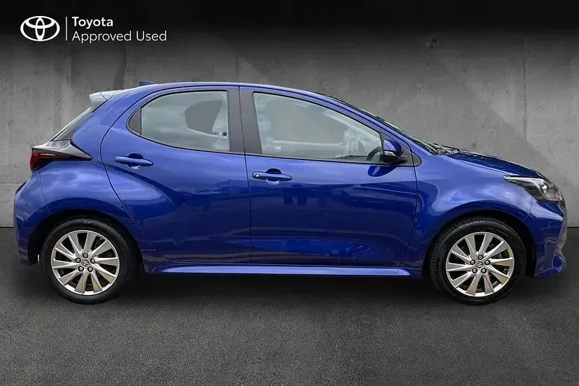 Used Toyota Yaris 116 HP (85 kW) 2023 Blue Hatchback