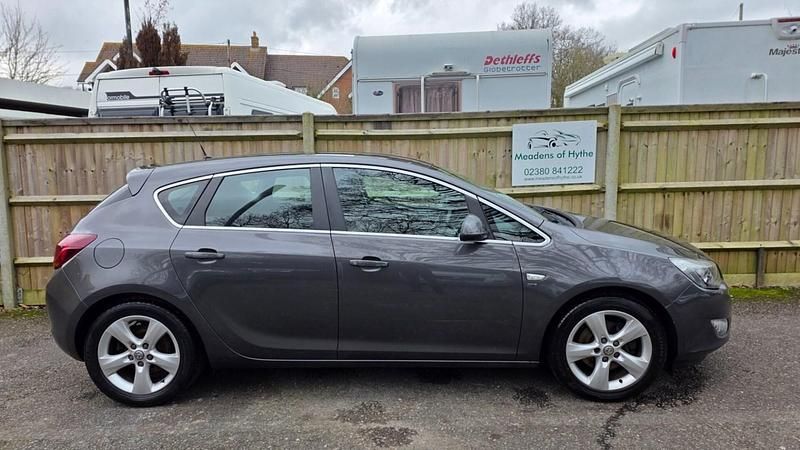 Used Vauxhall Astra SRi 125 HP (91 kW) 2011 Grey Hatchback