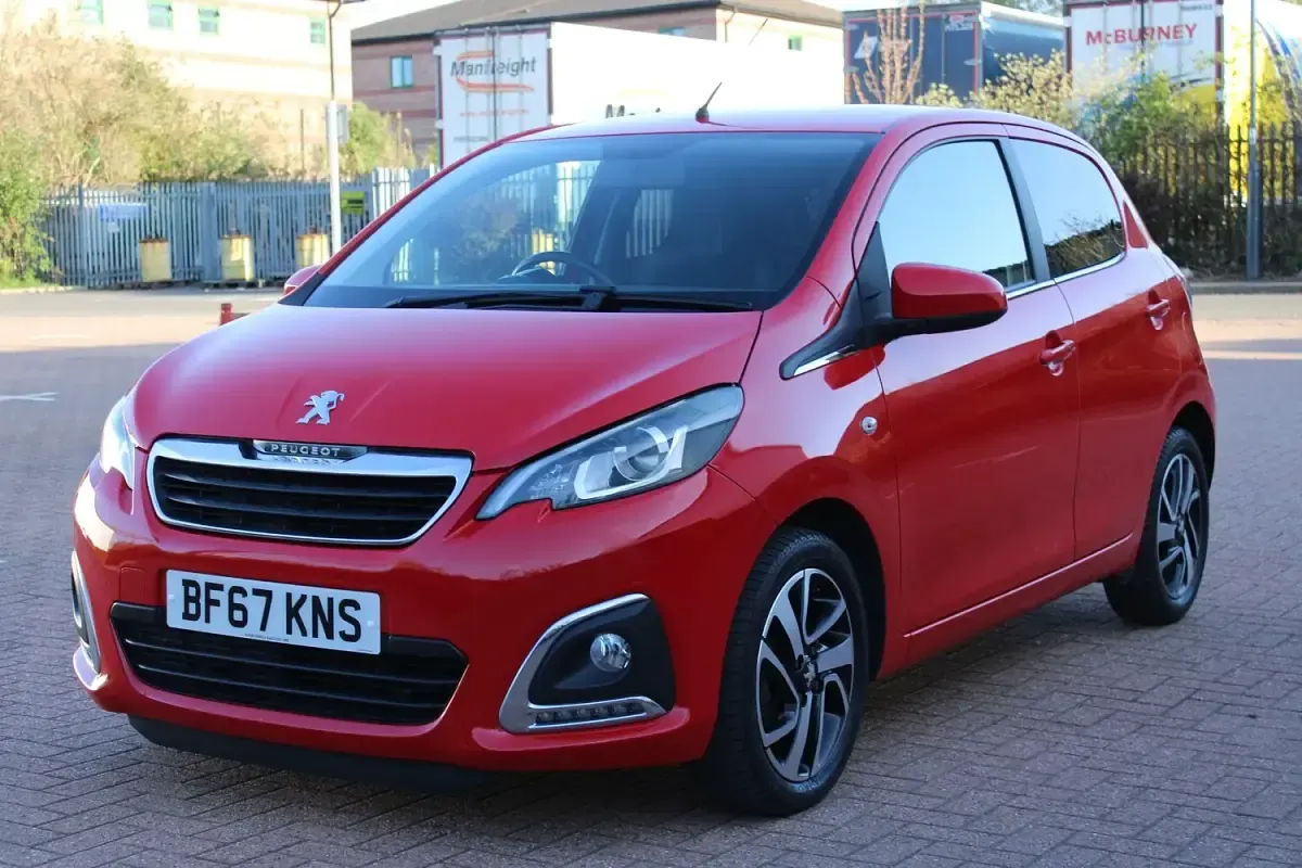 Used Peugeot 108 Allure 82 HP (60 kW) 2017 Red Hatchback