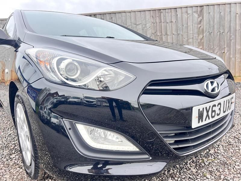 Used Hyundai i30 Classic 100 HP (73 kW) 2013 Black Hatchback