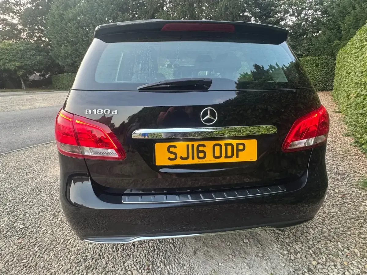 Used Mercedes B180 SE 107 HP (78 kW) 2016 Black Hatchback