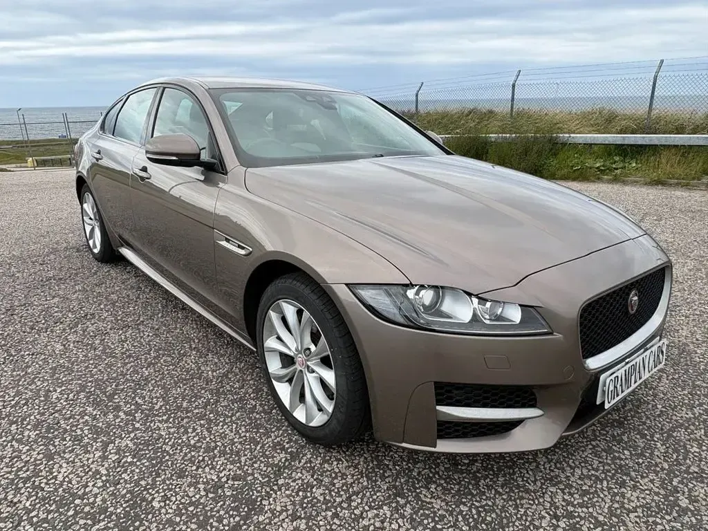 Used Jaguar XF R-Sport 180 HP (132 kW) 2016 Bronze Sedan