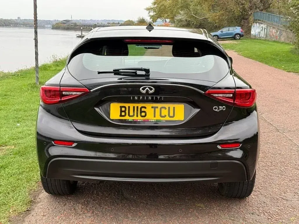 Used Infiniti Q30 Business Executive 109 HP (80 kW) 2016 Black Hatchback
