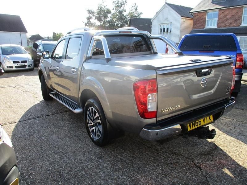 Used Nissan Navara Tekna 190 HP (139 kW) 2016 Grey Pickup