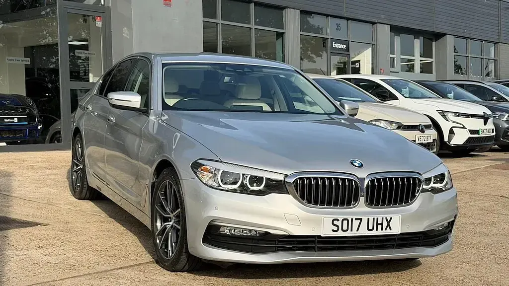 Usado BMW 520 Comfort Edition 2017 Plateado Berlina