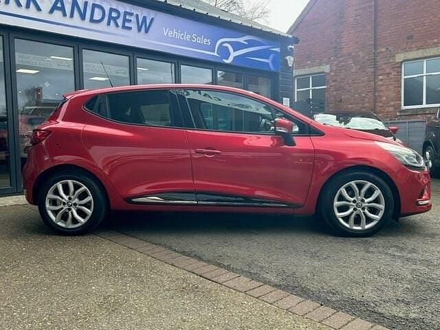 Used Renault Clio IV Dynamique 2017 Red Hatchback