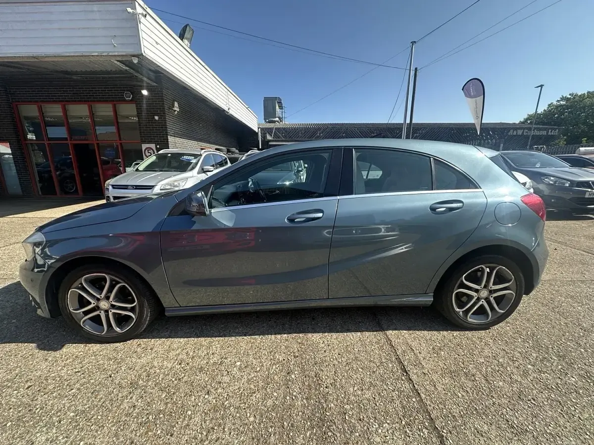 Used Mercedes A180 2013 Blue Hatchback