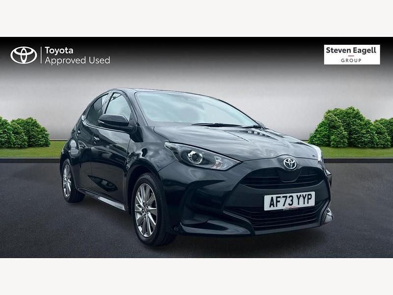 Black Used 2023 Toyota Yaris Hybrid Hatchback | £16,736 (Fair price) - Image 1/3