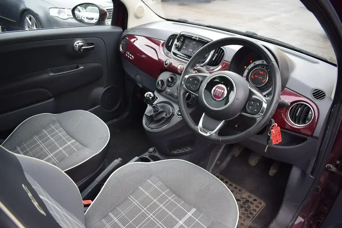 Used Fiat 500 Lounge 69 HP (50 kW) 2016 Red Hatchback