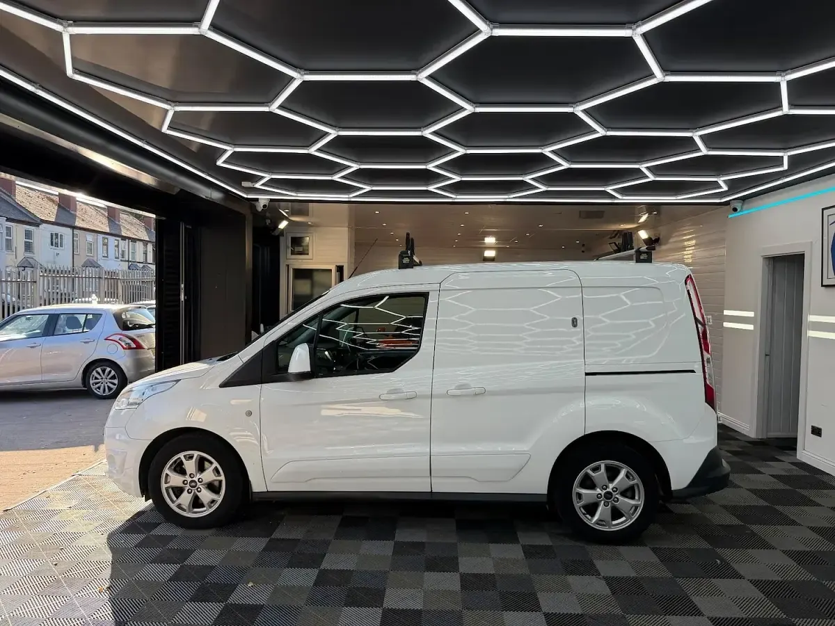 Used Ford Transit Connect Limited 118 HP (86 kW) 2017 White MPV