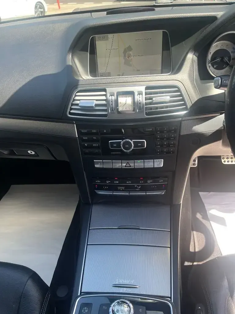 Käytetty Mercedes E220 AMG line 177 HP (130 kW) 2015 Hopea Coupe - kaksiovinen