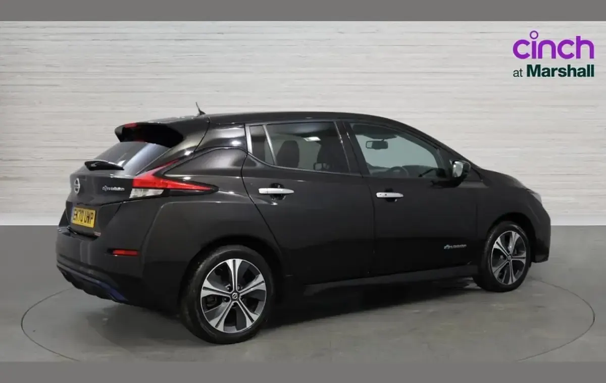 Begagnad Nissan Leaf Tekna 160 kW (218 HK) 2020 Svart Halvkombi
