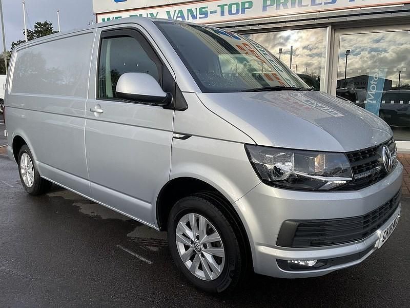 Usado VW Transporter Highline 101 HP (74 kW) 2018 Prateado Van