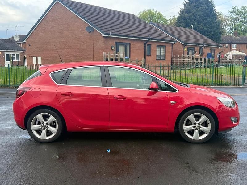 Second-hand Vauxhall Astra SRi 2011 Roșu Hatchback