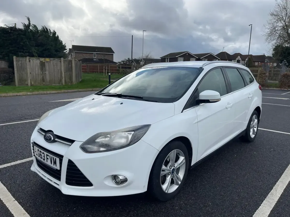 Begagnad Ford Focus Zetec 2013 Vit Kombi