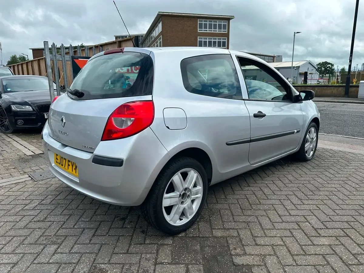 Used Renault Clio II Expression 2007 Silver Hatchback
