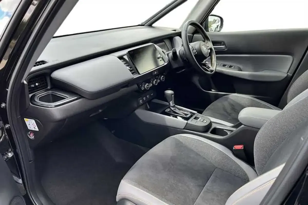Used Honda Jazz Advance 122 HP (89 kW) 2024 Crystal black Hatchback