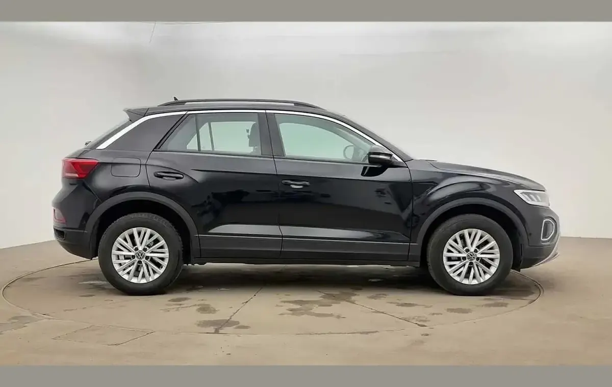 Used VW T-Roc Life 150 HP (110 kW) 2022 Black SUV