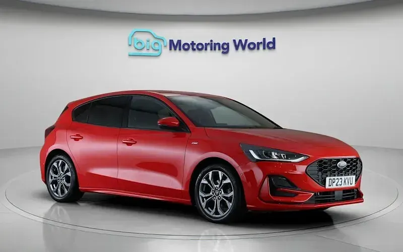 Used Ford Focus ST-Line 125 HP (91 kW) 2023 Red Hatchback