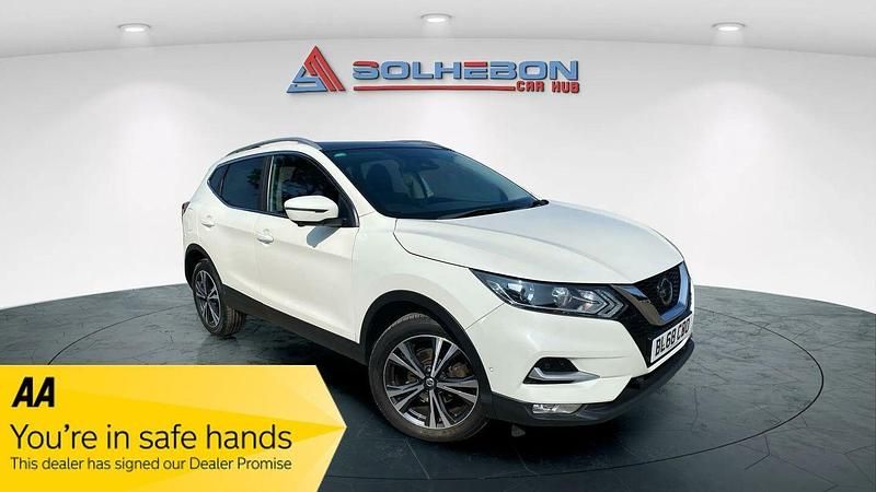 White Used 2018 Nissan Qashqai N-Connecta SUV | £8,595 (Fair price) - Image 1/3