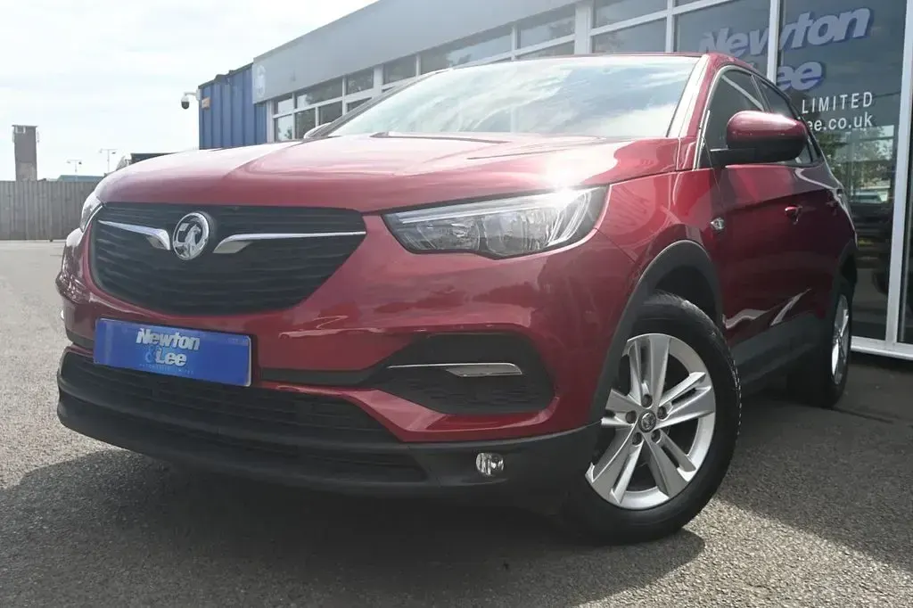 Used Vauxhall Grandland X S 130 HP (95 kW) 2019 Red SUV