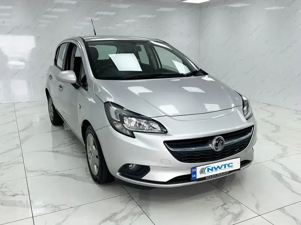 Used Vauxhall Corsa Design Edition 90 HP (66 kW) 2015 Silver Hatchback