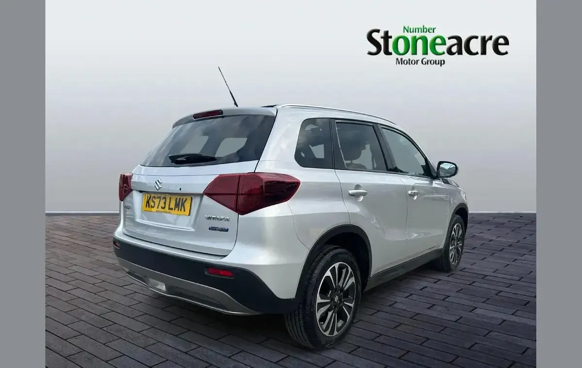 Gebraucht Suzuki Vitara SZ5 116 PS (85 kW) 2023 Silber SUV