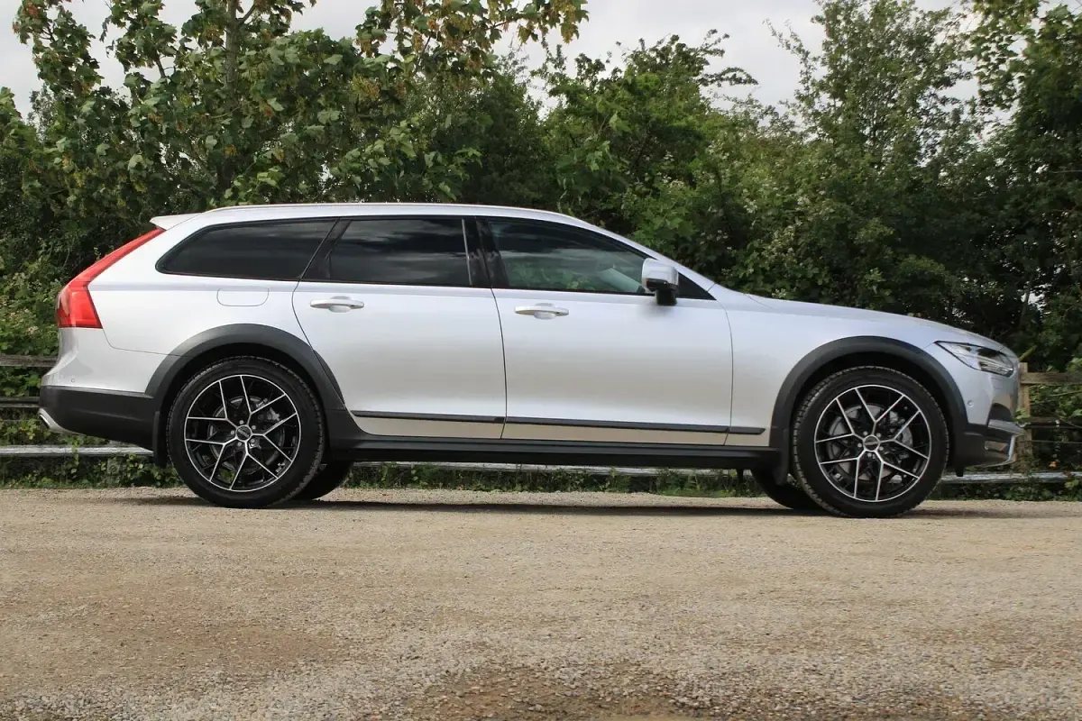 Used Volvo V90 CC Pro 2017 Silver Estate