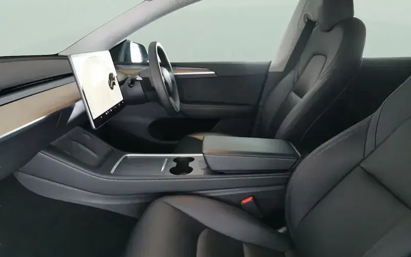 Usado Tesla Model Y Long Range AWD 286 kW (389 HP) 2025 SUV