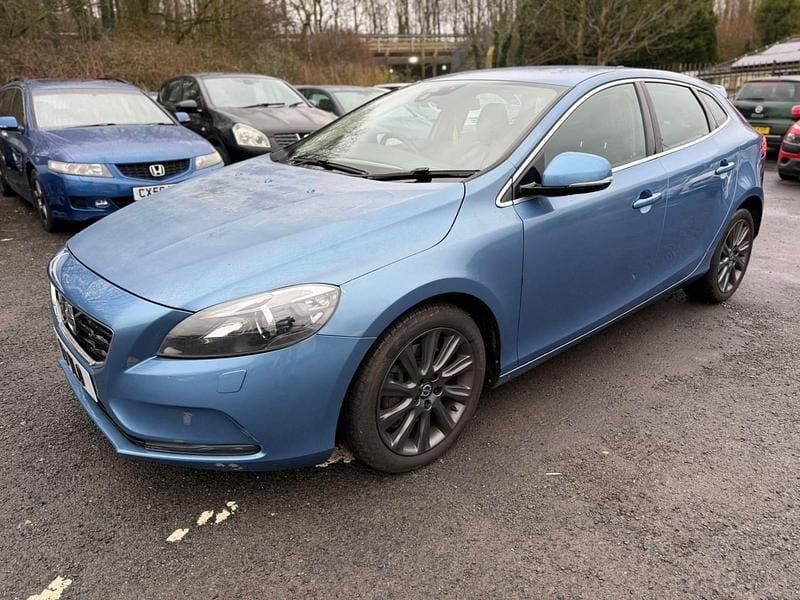 Used Volvo V40 SE Lux 2015 Blue Hatchback