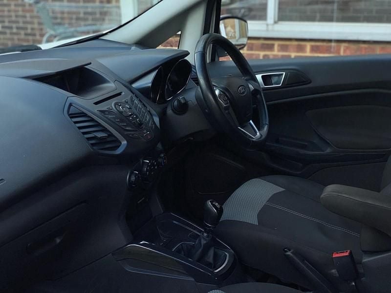 Usado Ford Ecosport Zetec 95 HP (69 kW) 2016 Branco SUV