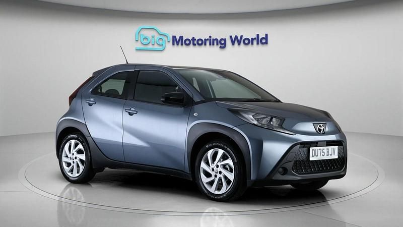 Used Toyota Aygo X PURE 72 HP (52 kW) 2025 Grey SUV