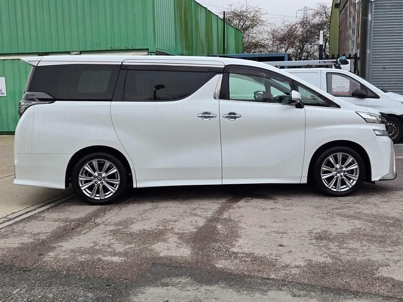 Usado Toyota Alphard 2017 Branco Monovolume
