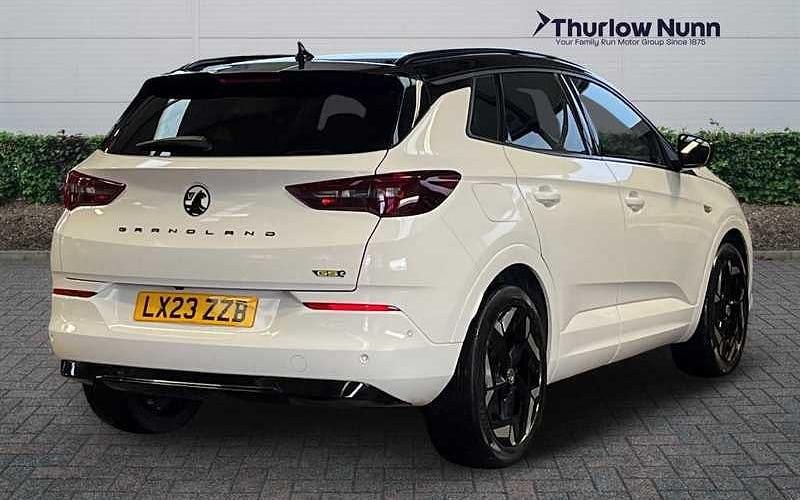 Used Vauxhall Grandland X GSe 300 HP (220 kW) 2023 White SUV