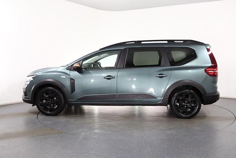 Used Dacia Jogger Extreme 141 HP (103 kW) 2024 Green MPV